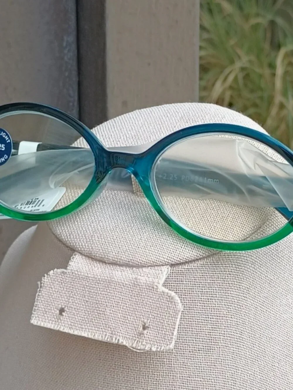 Reading Glasses by Peepers (Filly), +2.25 strength, teal/green ombre color, NWT
